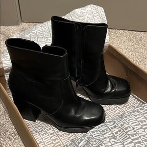 Steve Madden black leather boots